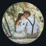 Sticker Rond Mariage de monogramme photo personnalisé<br><div class="desc">Customisez avec une photo de votre choix. Téléchargez facilement votre image, éditez facilement le texte et créez le vôtre. La photographie de référence utilisée n'est utilisée qu'à titre d'illustration et n'est pas incluse dans l'achat.</div>
