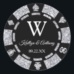 Sticker Rond Mariage de Parties scintillant de poker en argent<br><div class="desc">Célébrez en style avec ces stickers de puces de poker tendance. Le design est facile à personnaliser avec votre propre libellé et votre famille et vos amis seront ravis de voir ces fabuleux stickers de fête.</div>