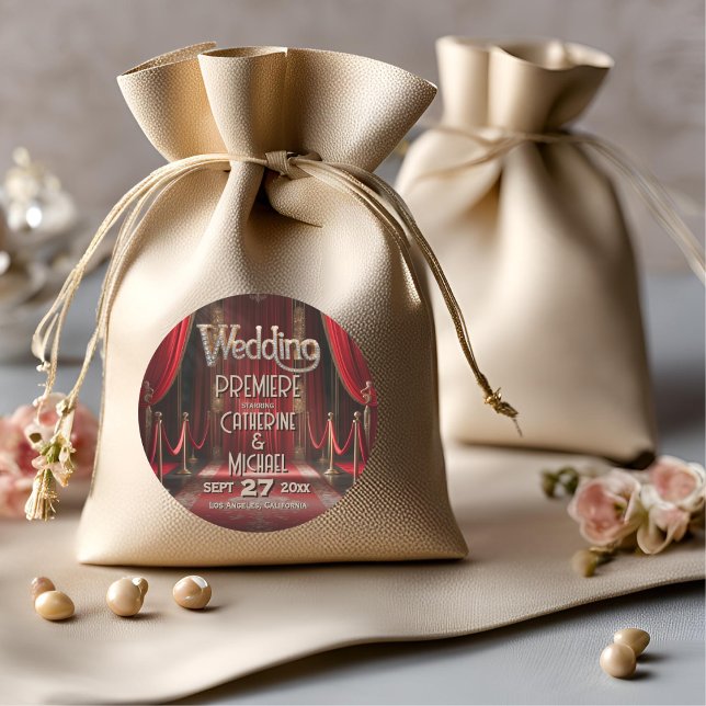 Sticker Rond Mariage de Première sur Tapis Rouge de Film Hollyw (Front view red carpet glam celebrity style luxe – Red Carpet Wedding Sticker)
