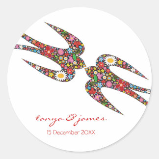Sticker Rond Mariage des hirondelles baisantes et fleurs coloré