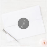 Sticker Rond Mariage élégant à monogramme en écriture grise<br><div class="desc">Autocollants de mariage élégants avec un design classique comportant votre monogramme dans une police d'écriture.</div>
