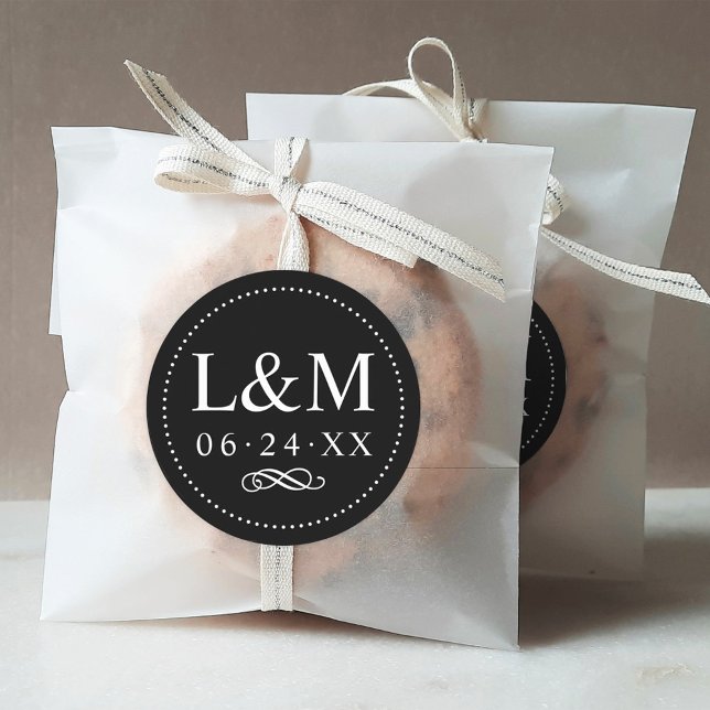 Sticker Rond Mariage Élégant Classique Monogramme Noir (Créateur téléchargé)