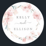 Sticker Rond Mariage Enveloppe en fleurs de cerisier printemps<br><div class="desc">Ces enveloppes mariages en fleurs de cerisier printanières sont parfaites pour un mariage moderne. Le design oriental floral présente une branche de cerisier couleur rose vif blanc et des feuilles verts au style japonais élégant. Personnalisez le étiquette avec les noms de la mariée et du marié.</div>