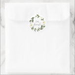 Sticker Rond Mariage floral rustique de marguerite blanche<br><div class="desc">Élégant autocollant à mariage floral avec une mise en page simple avec "Our Favorite" à l'intérieur d'une couronne aquarelle peinte avec marguerites blanches. Ces autocollants de mariage modernes avec des fleurs marguerites sont parfaits pour mettre sur les bonbons ou des collations qui sont un favori de la mariée et du...</div>
