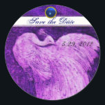 Sticker Rond MARIAGE LOVE PEACOCK Enregistrer Date Purple Blue<br><div class="desc">Design élégant et élégant avec une pierre 3d gem, facilement personnalisable avec vos initiales et votre texte, développement graphique numérique par Bulgan Lumini .Facile à customiser avec votre propre texte pour toute occasion comme enregistrer les cartes de remerciements / , douches nuptiales, anniversaires, fêtes, douches fiançailles, ou à peu près...</div>