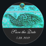 Sticker Rond MARIAGE LOVE PEACOCK noir bleu aquamarine<br><div class="desc">Design élégant et élégant avec une pierre 3d gem, facilement personnalisable avec vos initiales et votre texte, développement graphique numérique par Bulgan Lumini .Facile à customiser avec votre propre texte pour toute occasion comme enregistrer les cartes de remerciements / , douches nuptiales, anniversaires, fêtes, douches fiançailles, ou à peu près...</div>