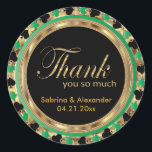 Sticker Rond Mariage Merci Poker Chip en Vert & Or<br><div class="desc">Stickers / Sceau. Chip de poker style Las Vegas merci de design dans un vert, noir et or prêt pour vous de personnaliser. Peut également être ajouté au dos de vos enveloppes, des sacs de traitement, etc... Fonctionne parfaitement pour un mariage, un anniversaire ou une fête d'anniversaire en modifiant simplement...</div>