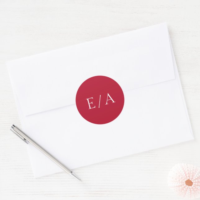 Sticker Rond Mariage minimal élégant moderne rouge monogramme (Enveloppe)