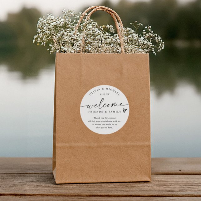 Sticker Rond Mariage moderne noir et blanc Accueil Hotel Sac (Wedding hotel guest bags - Welcome Stickers - Modern black and white handwriting and heart.)