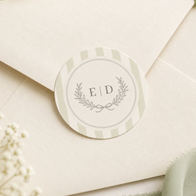 Sticker Rond Mariage Monogramme Rayé Vert Sauge (Créateur téléchargé)