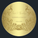 Sticker Rond Mariage Peacock Abstrait Gold de luxe<br><div class="desc">Design élégant avec des Peacocks or arrière - plan et abstrait or pour un événement mariage spécial. Il donnera une touche unique à votre style mariage. Personnalisez avec vos propres informations. Matching Faire-part de mariage, Save the Date, RSVP, et plus encore, également disponible dans ma Collection de Mariages Peacock Abstrait...</div>