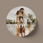 Sticker Rond Mariage photo moderne élégant et minimaliste merci<br><div class="desc">Moderne élégant minimaliste merci Sticker avec photo pour mariage élégant ou fête de fiançailles.</div>
