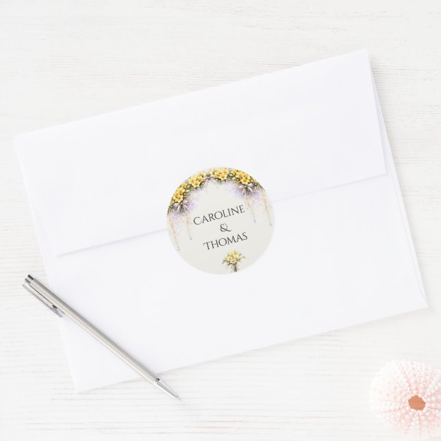 Sticker Rond Mariage romantique aux fleurs de freesia jaune can (Enveloppe)