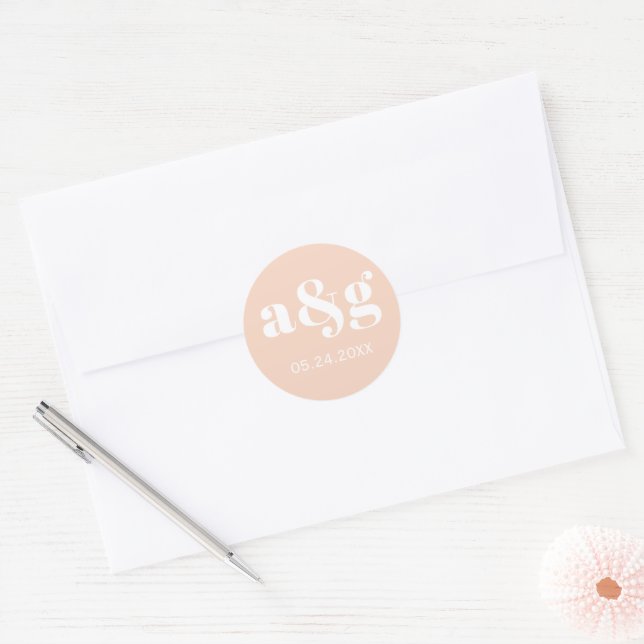 Sticker Rond Mariage rose pêche monogramme simple et élégant (Enveloppe)