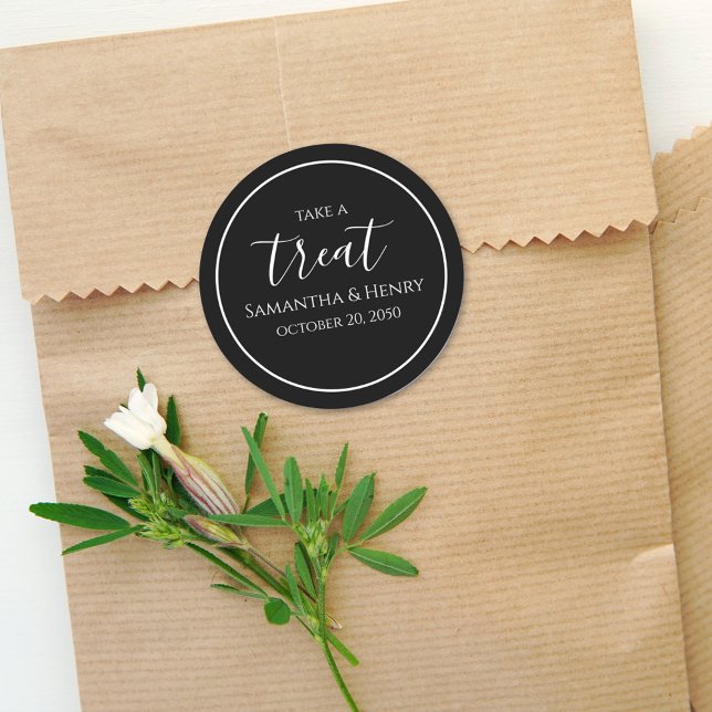 Sticker Rond Mariage Simple Calligraphie Script Treat Black (Créateur téléchargé)