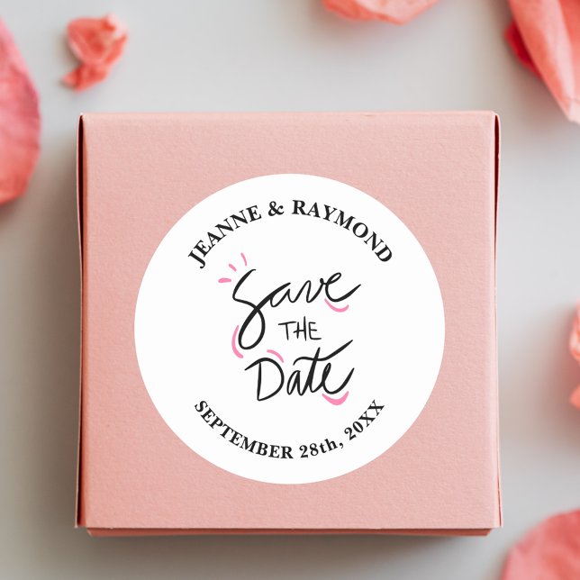 Sticker Rond Mariage sur mesure calligraphié avec style, carte  (Stylish calligraphy save the date sticker adds personalized charm to wedding announcements.)