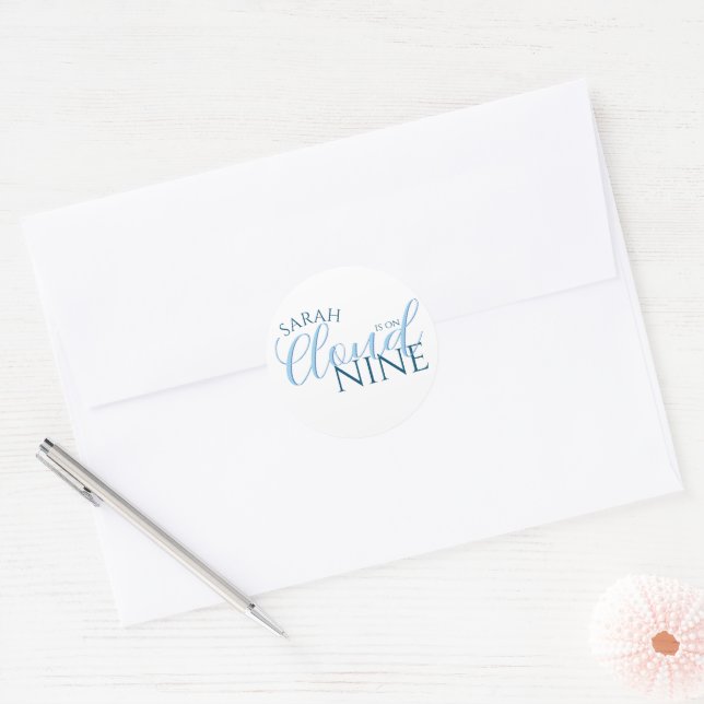 Sticker Rond Mariage sur un nuage simple script shower de maria (Enveloppe)