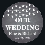 Sticker Rond Mariage vintage noir Chalkboard<br><div class="desc">C'est le style vintage Black Chalkboard String Mariage sticker. Ce stickers de faveur de mariage est un "String Lights On Chalkboard" avec un monogramme des noms de mariée et de mariée et date de mariage et avec une apparence de craie blanche douce sur un arrière - plan de tableau noir...</div>