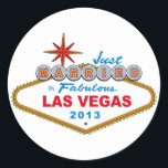 Sticker Rond Marié Dans Fabulous Las Vegas 2013 (Signe)<br><div class="desc">Just Married In Fabulous Las Vegas 2013 (signe Vegas)... Ce drôle de chemise mariage présente le célèbre signe Las Vegas. Grande idée cadeau Mariage pour une mariée et mariée se marier à Las Vegas. Super chemise lune de miel ! Parfait pour se porter en flânant sur la bande de Las...</div>