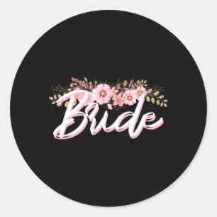 Sticker Rond Mariée préparant le marié pour le mariage