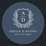 Sticker Rond Marine Blue Crest Moderne Monogramme Mariage<br><div class="desc">Ajoutez une touche de sophistication à votre mariage avec l'Autocollant rond moderne Monogramme Mariage moderne Marine Crest. Doté d'un arrière - plan bleu marine profond, d'une conception raffinée de crête et d'un monogramme personnalisé, cet autocollant est parfait pour améliorer vos invitations de mariage, vos faveurs ou votre papeterie. Son style...</div>