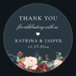 Sticker Rond Marine Blue Fall Floral Wedding Favoriser<br><div class="desc">Elégant arrangement floral Automne,  autocollant personnalisé de faveur de mariage. Arrière - plan montré dans,  bleu marine,  peut être customisé. Conçu pour correspondre à notre collection florale Burgundy de la Marine.</div>