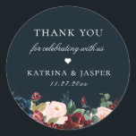 Sticker Rond Marine Blue Fall Floral Wedding Favoriser<br><div class="desc">Elégant arrangement floral Automne,  autocollant personnalisé de faveur de mariage. Arrière - plan montré dans,  bleu marine,  peut être customisé. Conçu pour correspondre à notre collection florale Burgundy de la Marine.</div>