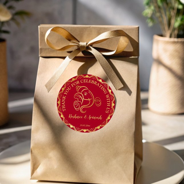 Sticker Rond Maroon mariage indien et or Ganesha merci (Indian wedding maroon and gold Ganesha thank you Classic Round Sticker)