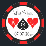 Sticker Rond Marqueurs de jeton de gros poker pour mariage<br><div class="desc">Les stickers de jetons de jeton de gros poker pour Sin City mariage. stickers mariage Las Vegas et scellants pour enveloppes. Autocollants personnalisées à puces de jeu avec des initiales monogrammées de mariée et de marié couple. Jouer carte convient à la conception avec le roi et la reine des coeurs...</div>