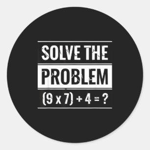 Sticker Rond Mathématiques Résolvez Le Problème (9 X 7) + 4 = _