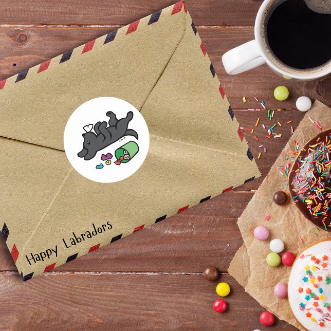 Sticker Rond Mauvais oeil noir du Labrador (Funny Side Eye Black Labrador Cartoon Sticker for Labrador Owners.  Created by Naomi Ochiai.)