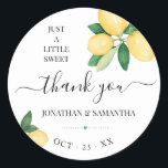 Sticker Rond Merci de Fête des mariées Mariage citrons<br><div class="desc">Ajoutez des noms et des dates à la conception. Pour plus de personnalisation (couleur de police, style de police, supprimer ou déplacer des éléments), cliquez sur personnaliser, faites défiler vers le bas et cliquez sur le lien "cliquer pour customiser plus loin". ** Veuillez consulter la collection complète pour l'invitation correspondante,...</div>