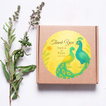 Sticker Rond Merci de Mariage indien de Peacock<br><div class="desc">Ajoutez une touche de finition royale à vos faveurs de mariage avec ce Peacock Floral Indian Mariage Merci Classic Round Sticker. Présentant une gracieuse paire de paons entourée de fleurs d'eau douce, ce design rayonne d'élégance et de tradition. Parfait pour sceller des ballotins, des enveloppes ou des bocaux sucrés, il...</div>