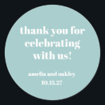 Sticker Rond Merci de mariage personnalisé Gras Aqua Blue Retro<br><div class="desc">Ajoutez une touche spéciale à vos faveurs de mariage avec ces stickers de remerciement élégants. Dotés d'un arrière - plan bleu aqua doux et d'une typographie moderne, ces autocollants personnalisables sont parfaits pour sceller des sacs de faveur, des boîtes cadeaux ou des enveloppes. Personnalisez avec les noms et la date...</div>