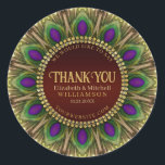 Sticker Rond Merci Golden Peacock Plumes Mandala<br><div class="desc">Design audacieux et magnifique : Texte personnalisable avec un cercle de plumes paon. De magnifiques couleurs vertes et violettes avec de riches garnitures d'or. | Ce nom et ces détails décoratifs font le design exceptionnel pour de nombreux événements spéciaux - entièrement personnalisable ♥ cadeau souvenir Fiançailles / Mariage (ou anniversaire)...</div>