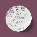 Sticker Rond Merci minimaliste d'olive | Un mariage élégant<br><div class="desc">Ajoutez une touche raffinée à votre célébration avec cet élégant sticker de remerciement à la branche d'olivier. Doté d’une illustration botanique minimaliste en noir et blanc et d’une calligraphie gracieuse, il s’agit d’un détail polyvalent pour sceller des enveloppes, des sacs de faveur ou des boîtes-cadeaux. Parfait pour les mariages, les...</div>