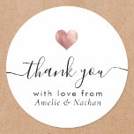 Sticker Rond Merci moderne Script Rose Gold Heart Mariage<br><div class="desc">Cet autocollant rose d'or moderne et chic imprimé en coeur de remercier vous offre des caractéristiques calligraphie de script à la main avec vos noms dans une élégante typographie serif. Espace pour un message personnalisé supplémentaire à l'arrière.</div>