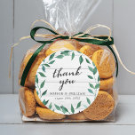 Sticker Rond Merci vert rustique<br><div class="desc">Cet autocollant rustique de remerciement met en vedette l'italien Ruscus avec les mots "merci" dans le script tendance tout contre un arrière - plan en bois clair. Personnalisez-le en remplaçant le texte de l'espace réservé dans le modèle pour ajouter vos informations. Pour plus d'options comme changer la police et sa...</div>