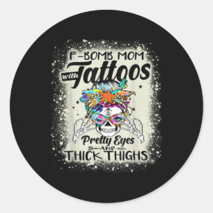 Sticker Rond Mère Drôle Feu-Bombe Avec Tatouages Jolies Yeux Et