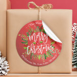 Sticker Rond Merry Christmas Holly Wreath Return Adresse Étique<br><div class="desc">Joyeux Noël Calligraphie Typographie Script avec Holly Floral Wreath Retourner Adresse Étiquettes Modèles. Aquarelle rouge et verte Berry botanique de Noël et Pins. Joyeux voeux de Noël Joyeux Noël brillant Collections de voeux de Noël de la saison des Fêtes.</div>