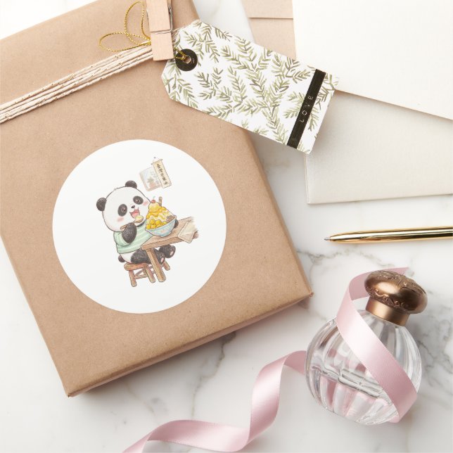 Sticker Rond Mignon panda mangeant de la glace râpée de mangue  (Cadeaux)