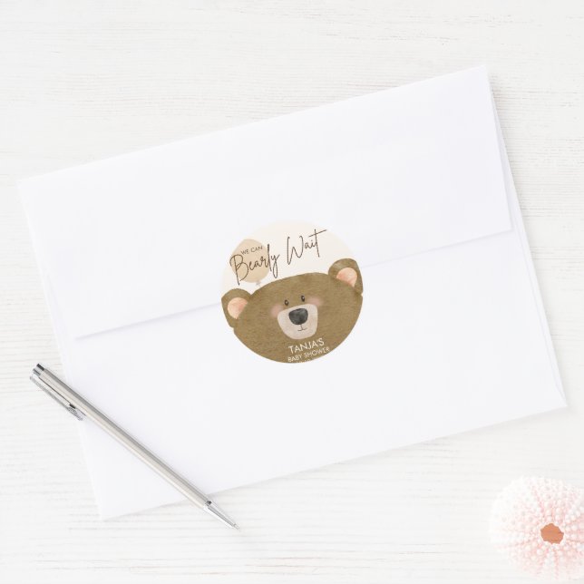 Sticker Rond Mignonne Ours Nous Pouvons Attendre Baby shower Se (Enveloppe)