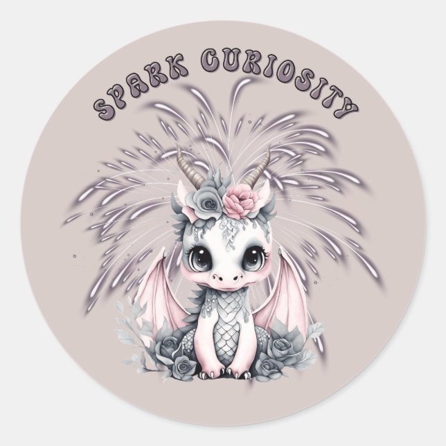 Sticker Rond Mignonne Whimsical "Spark Curiosity" Petit Dragon (Devant)