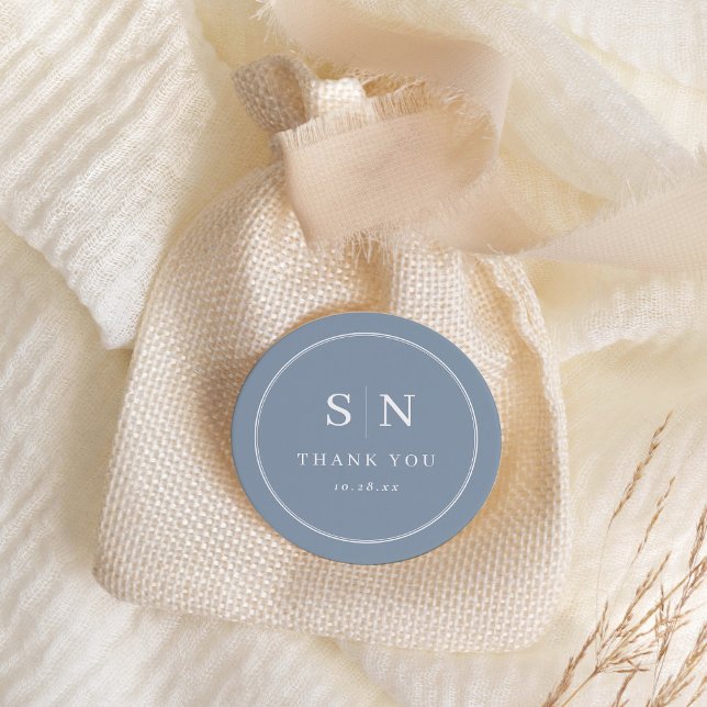 Sticker Rond Minimal et chic | Monogramme Mariage bleu Dusty (Créateur téléchargé)