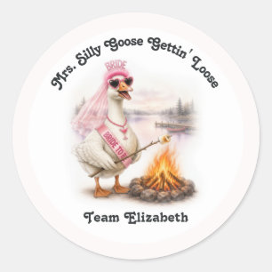 Sticker Rond Mme Oie Folle qui se déchaîne Enterrement de vie d