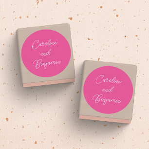 Sticker Rond Modern Handwriting Script Wedding Name Hot Pink