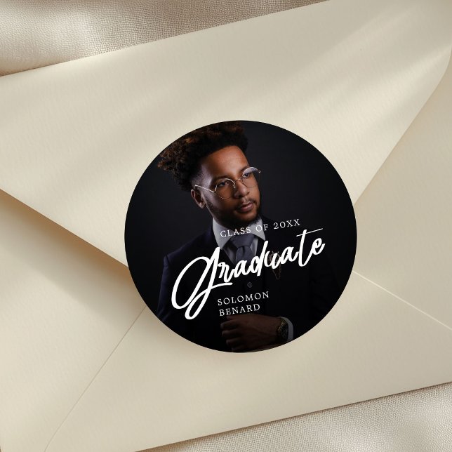 Sticker Rond Modern Script Graduate Photo Graduation (Créateur téléchargé)