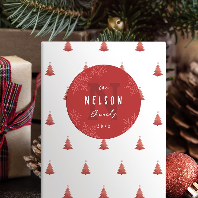 Sticker Rond Modern Script Snowflakes Family Name Holiday Favor (Modern Script Snowflakes Family Name Holiday Favor Classic Round Sticker)