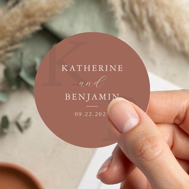 Sticker Rond Modern Terracotta Monogram Minimalist Wedding (Créateur téléchargé)