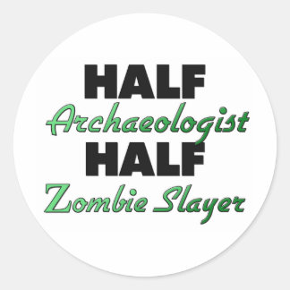 Sticker Rond Moitié archéologue Moitié Zombie Slayer